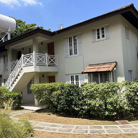 Finest Accommodation Renfrew Place 1 Bedroom Apt # 42 New Kgn 4--12 Renfrew Rd 金斯敦 外观 照片