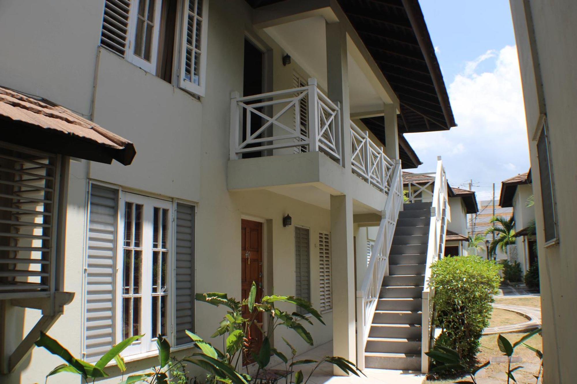 Finest Accommodation Renfrew Place 1 Bedroom Apt # 42 New Kgn 4--12 Renfrew Rd 金斯敦 外观 照片